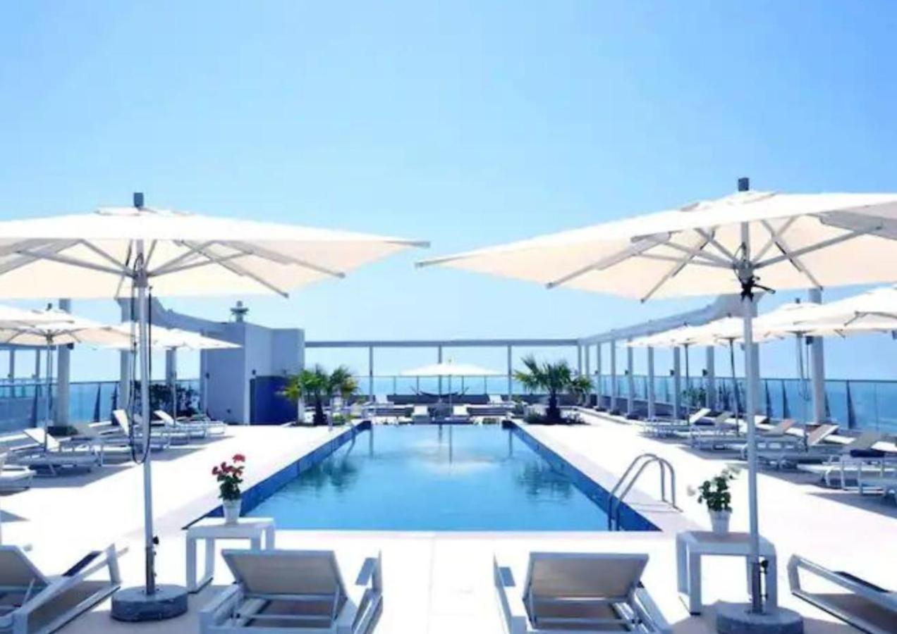 Beach Dream - A Luxury 1 Bedroom Apartment With Direct Beach Access Рас ал Хайм Екстериор снимка